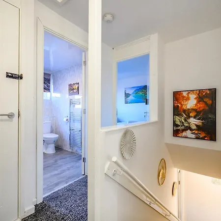 Rum i privatbostad -rdgs- For Your Relaxed, Cosy Stay, Free Parking *