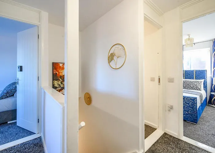 -rdgs- For Your Relaxed, Cosy Stay, Free Parking Λιντς