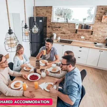 Homestay -rdgs- For Your Relaxed, Cosy Stay, Free Parking Leeds (West Yorkshire)