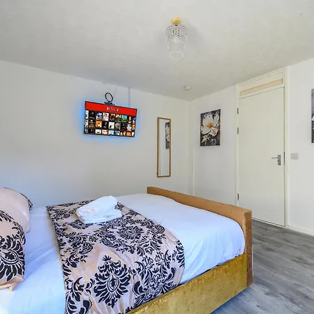 -rdgs- For Your Relaxed, Cosy Stay, Free Parking Homestay Leeds (West Yorkshire)